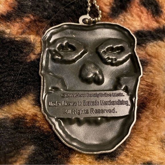 Misfits π 2009 Crimson Ghost Skull Pendant Necklace - Picture 3 of 4